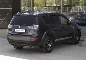 Подержанный автомобиль Mitsubishi Outlander 2007 года (5 фото)