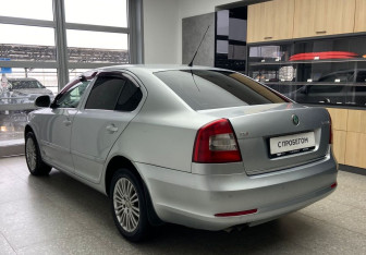 Подержанный автомобиль Skoda Octavia Liftback 2009 года (6 фото)