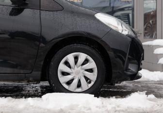 Подержанный автомобиль Toyota Vitz 2019 года (9 фото)