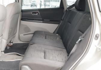 Подержанный автомобиль Toyota Opa 2001 года (16 фото)