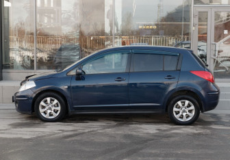 Подержанный автомобиль Nissan Tiida Hatchback 2008 года (8 фото)