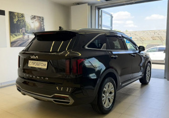 Подержанный автомобиль Kia Sorento 2021 года (5 фото)