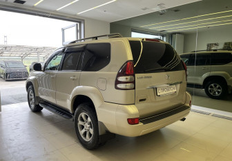 Подержанный автомобиль Toyota Land Cruiser Prado 2008 года (4 фото)