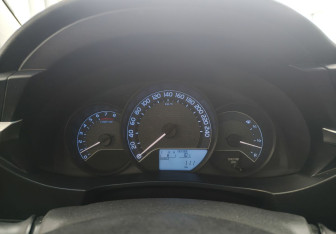 Подержанный автомобиль Toyota Corolla Sedan 2013 года (7 фото)