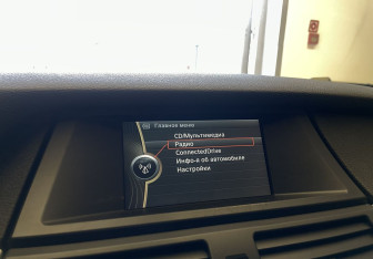 Подержанный автомобиль BMW X5 2013 года (15 фото)