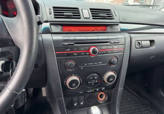 Подержанный автомобиль Mazda 3 Sedan 2005 года (12 фото)