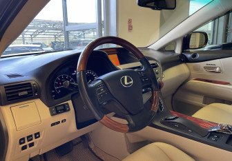 Подержанный автомобиль Lexus RX 2010 года (7 фото)