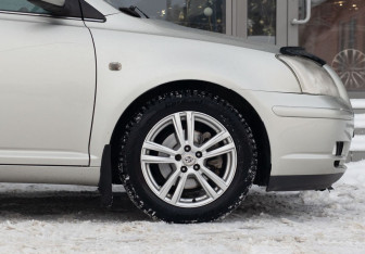 Подержанный автомобиль Toyota Avensis Sedan 2005 года (9 фото)