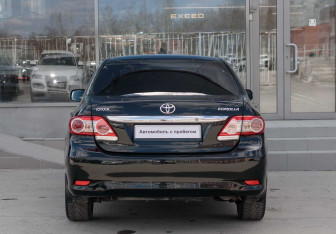 Подержанный автомобиль Toyota Corolla Sedan 2013 года (6 фото)