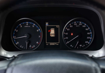 Подержанный автомобиль Toyota RAV4 2017 года (13 фото)