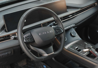 Подержанный автомобиль Exeed LX 2023 года (11 фото)