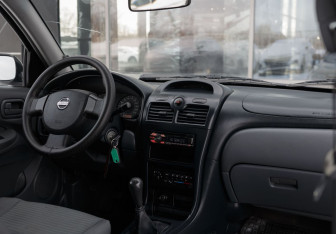 Подержанный автомобиль Nissan Almera Sedan 2006 года (10 фото)