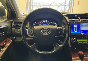 Подержанный автомобиль Toyota Camry Sedan 2013 года (10 фото)