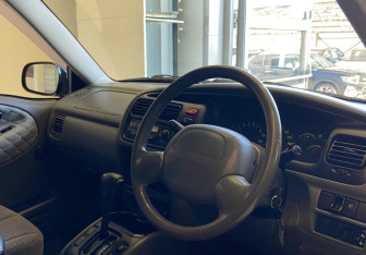 Подержанный автомобиль Suzuki Escudo 2000 года (13 фото)