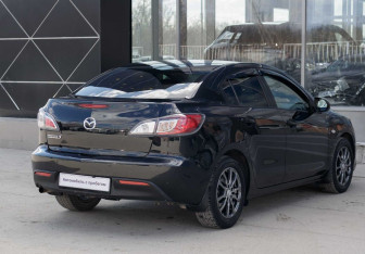 Подержанный автомобиль Mazda 3 Sedan 2009 года (5 фото)