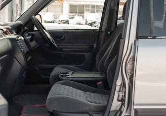 Подержанный автомобиль Honda CR-V 2000 года (17 фото)