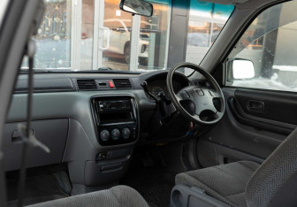 Подержанный автомобиль Honda CR-V 1997 года (10 фото)