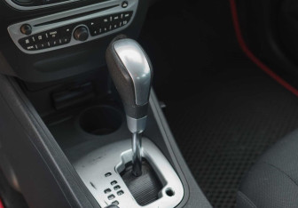 Подержанный автомобиль Renault Fluence 2010 года (15 фото)