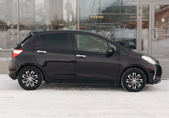 Подержанный автомобиль Toyota Vitz 2018 года (4 фото)