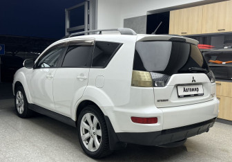 Подержанный автомобиль Mitsubishi Outlander 2012 года (6 фото)