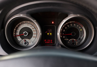 Подержанный автомобиль Mitsubishi Pajero 2011 года (13 фото)