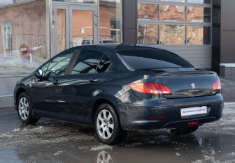 Подержанный автомобиль Peugeot 408 2012 года (7 фото)