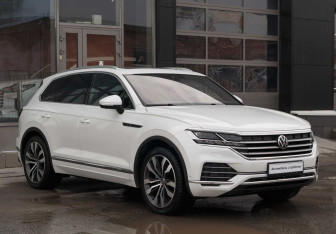 Подержанный автомобиль Volkswagen Touareg 2021 года (3 фото)