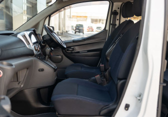 Подержанный автомобиль Nissan NV200 2014 года (19 фото)