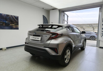 Подержанный автомобиль Toyota C-HR 2018 года (4 фото)
