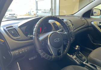 Подержанный автомобиль Kia Cerato Sedan 2010 года (7 фото)