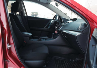 Подержанный автомобиль Mazda 3 Sedan 2012 года (17 фото)