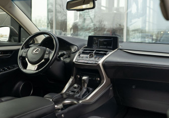 Подержанный автомобиль Lexus NX 2018 года (10 фото)
