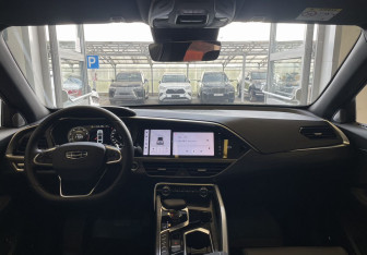 Подержанный автомобиль Geely Tugella 2023 года (10 фото)