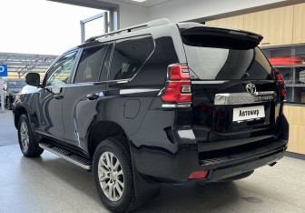 Подержанный автомобиль Toyota Land Cruiser Prado 2019 года (6 фото)