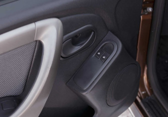 Подержанный автомобиль Renault Duster 2015 года (15 фото)