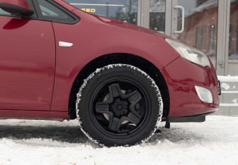 Подержанный автомобиль Opel Astra Hatchback 2011 года (9 фото)