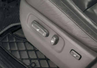 Подержанный автомобиль Toyota Land Cruiser Suv 2008 года (20 фото)