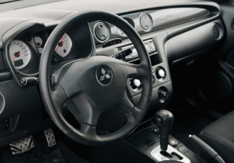 Подержанный автомобиль Mitsubishi Outlander 2007 года (11 фото)