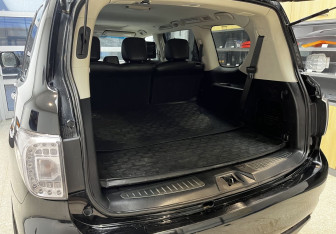 Подержанный автомобиль Nissan Patrol 2011 года (18 фото)