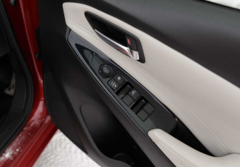 Подержанный автомобиль Mazda Demio 2016 года (18 фото)