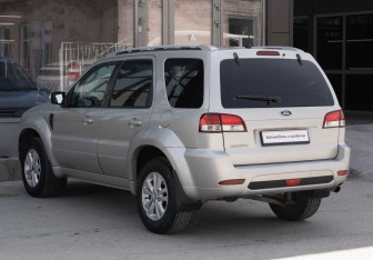 Подержанный автомобиль Ford Escape 2008 года (7 фото)