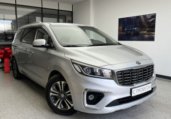 Подержанный автомобиль Kia Carnival 2018 года (3 фото)