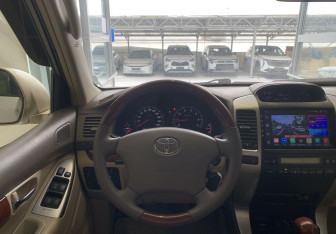Подержанный автомобиль Toyota Land Cruiser Prado 2006 года (9 фото)