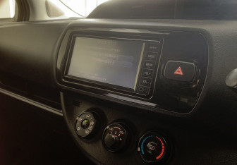Подержанный автомобиль Toyota Vitz 2018 года (13 фото)