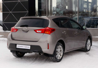 Подержанный автомобиль Toyota Auris Hatchback 2013 года (5 фото)