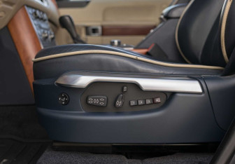 Подержанный автомобиль Land Rover Range Rover 2009 года (22 фото)