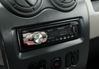 Подержанный автомобиль Renault Sandero 2011 года (13 фото)