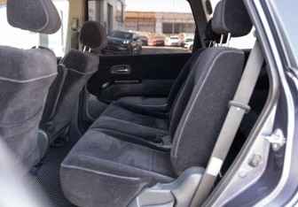 Подержанный автомобиль Honda Odyssey Compactvan 2002 года (17 фото)