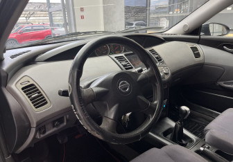 Подержанный автомобиль Nissan Primera Sedan 2002 года (7 фото)