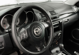 Подержанный автомобиль Mazda 3 Sedan 2007 года (11 фото)